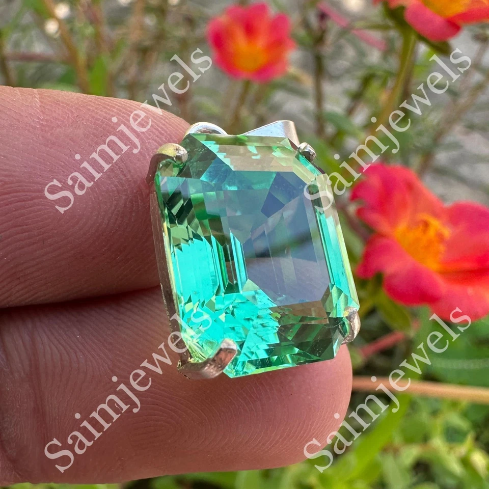 Colgante hecho a mano de turmalina verde esmeralda natural de 23 quilates certificado de plata 925 Foto 3 de 4