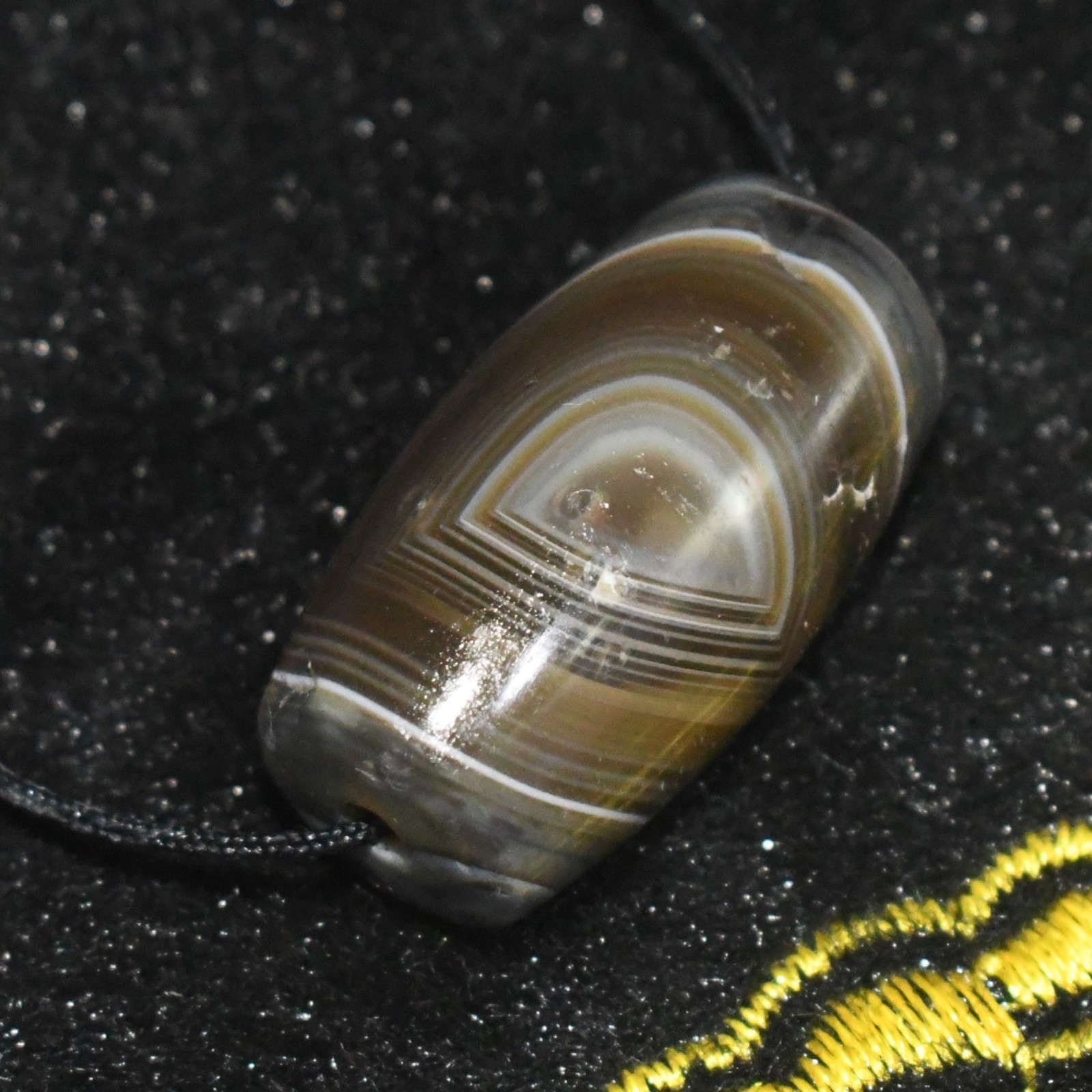 Ancient Central Asian Banded Agate Stone Bead with Eye in good Condition