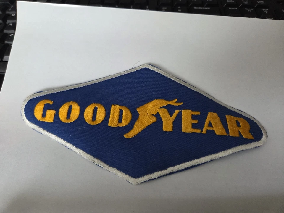 Neumáticos grandes vintage 8,5 X 4 GOODYEAR Racing Patch años 60 años 70 como nuevos NoS Foto 2 de 3