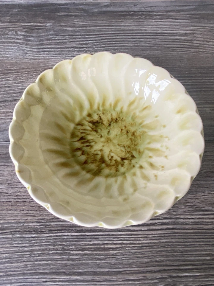 PORTHMADOG POTTERY (WALES) YELLOW BOWL: SUNFLOWER HEAD DESIGN: EX COND - Image 4 of 4