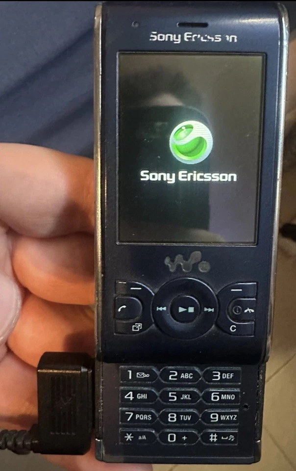 Sony Ericsson W595 - 40MB - Black Lava (Ohne Simlock) - Bild 2 von 4