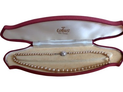 Lotus de Luxe Perlenkette Silber Verschluss Vintage Schmuck Geschenkbox