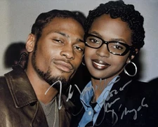 LAURYN HILL SIGNED 8X10 AUTOGRAPHED PHOTO WITH D’ANGELO FUGEES COA & EXACT PROOF