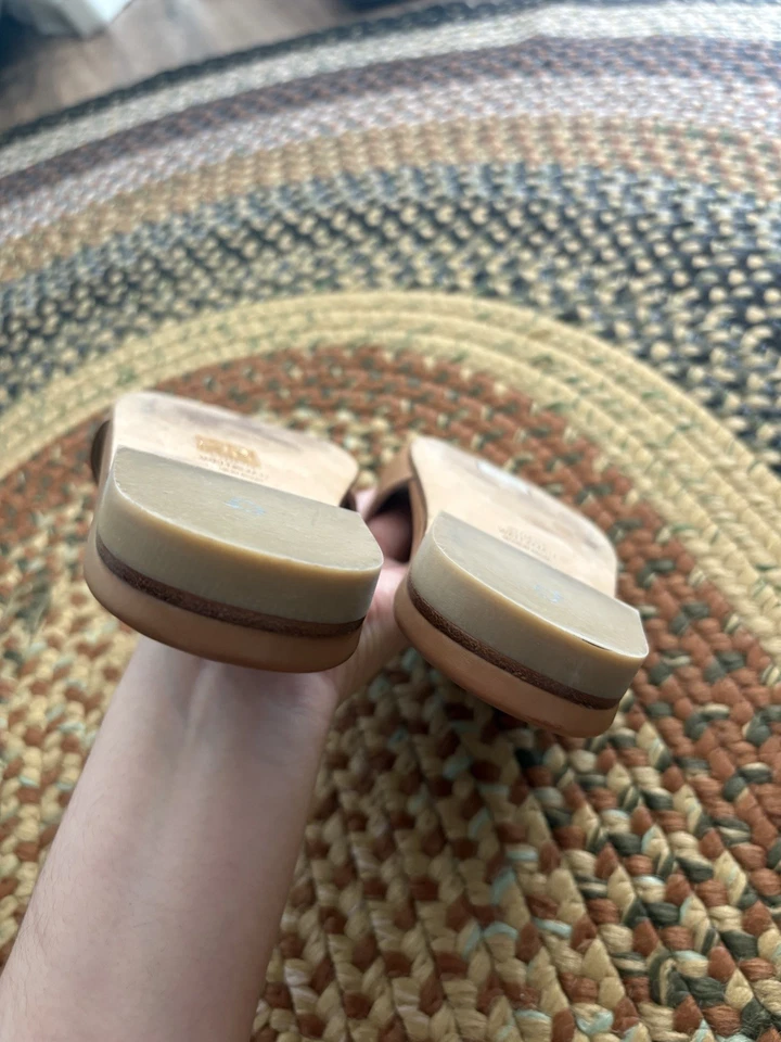 Stuart Weitzman Tan Leather Sandal With Gold Buckle Size 5.5 - Image 3 of 4