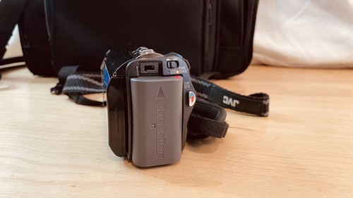 JVC Everio GZ-MG360BU 60GB HDD Camcorder Bundle - Picture 3 of 18