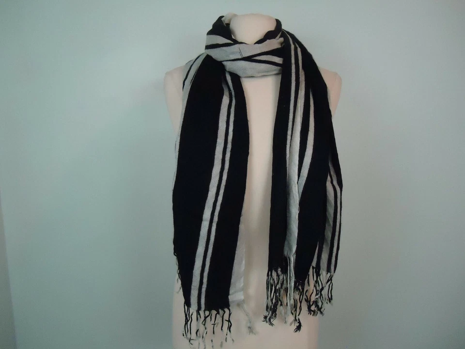 Lote de 4 - Gap, Cejón, Apt. Mantón bufanda para mujer 9 etc con estampado floral y cachemir, etc. Foto 2 de 4