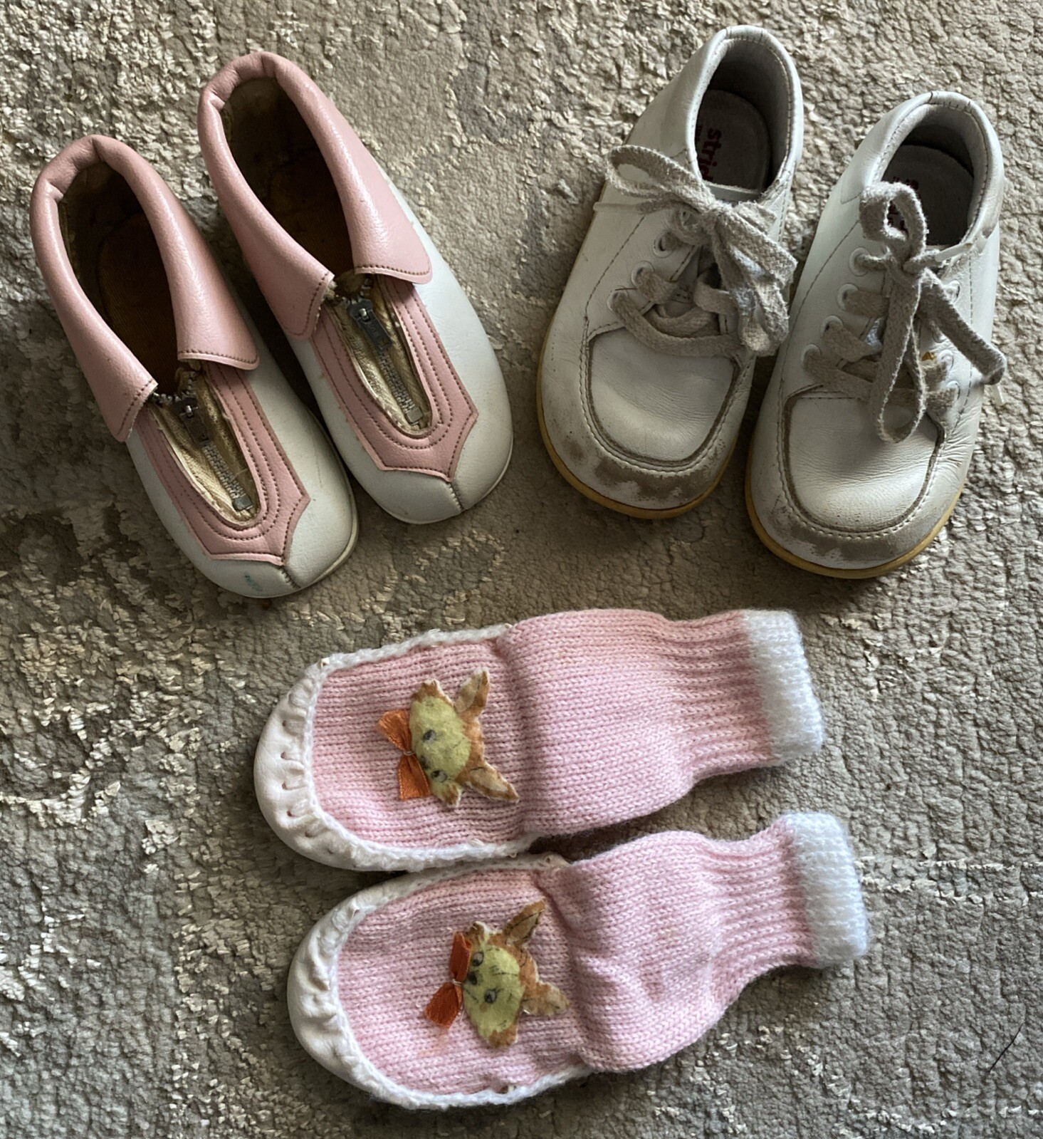 Small Lot of Vintage Baby Shoes/Moccasins, Show Wear 1 Size 4 1/2 - 2 Size 5