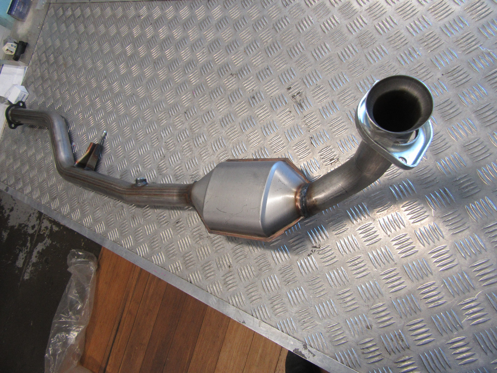 FITS FOR FORD FALCON BA BF 6CYL XT XR6 CATALYTIC CONVERTER CAT STANDARD