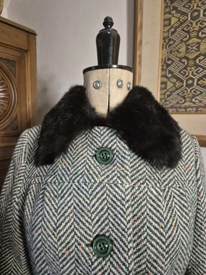 Vintage 1970s Herringbone Tweed Coat Princess Fit & Flare Fur Trims Penny Lane - Image 4 of 4