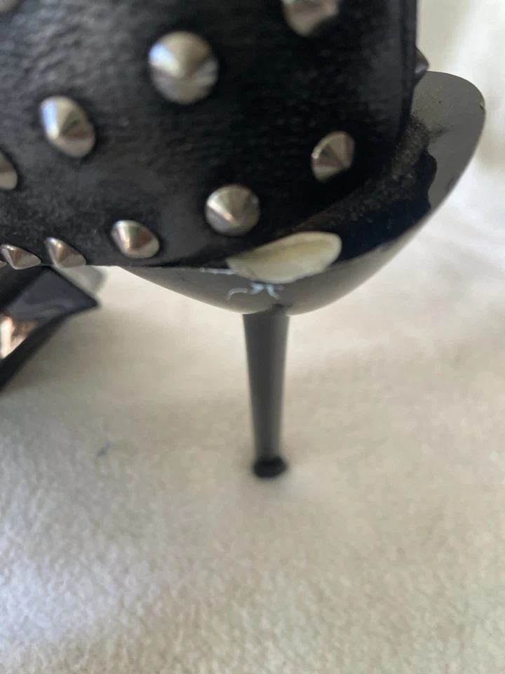 Zapatos de plataforma Fahrenheit FRH para mujer con tachuelas talla 10 medianos, negros Foto 3 de 4