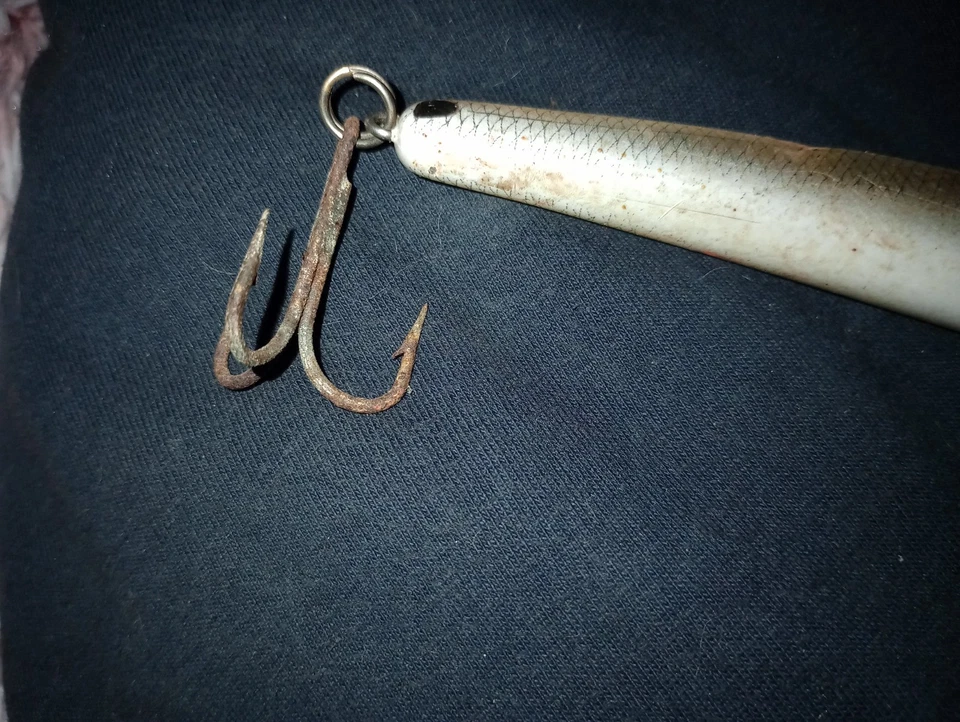 BOMBARDERO GRADO AGUA SALADA LARGO A 6" 7/8 OZ PLATA Negro Humo De colección  Foto 4 de 4