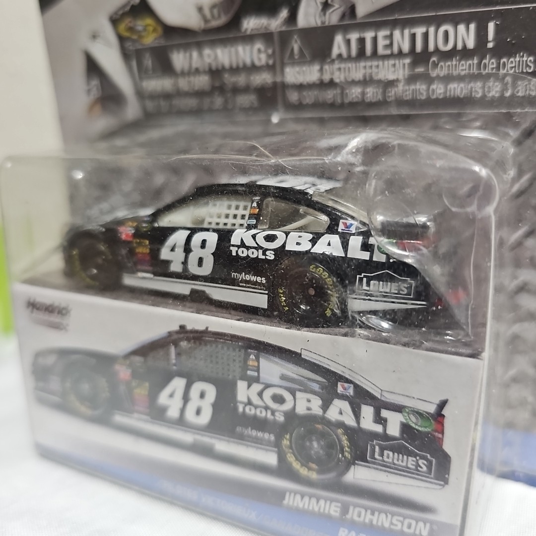 Jimmie Johnson 2014 Champion Win 1:64 NASCAR Authentics Diecast