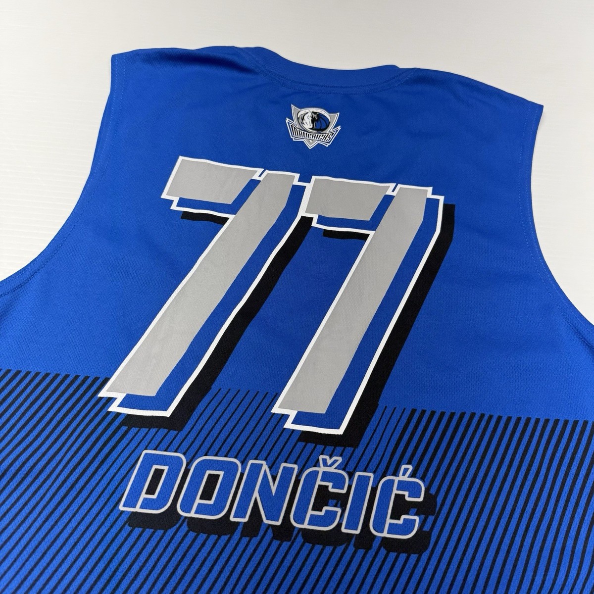 Ultra Game NBA Dallas Mavericks Luka Doncic #77 Mens Basketball