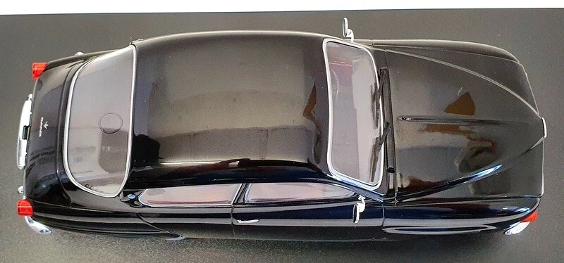 Whitebox 1/24 Scale Model Car WB124051 - 1970 Saab 96 V4 - Black - Photo 3/4