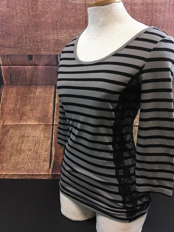 Camisa Bongo Gris y Negra Manga 3/4 Rayas Niñas Talla Mediana Top Foto 4 de 4