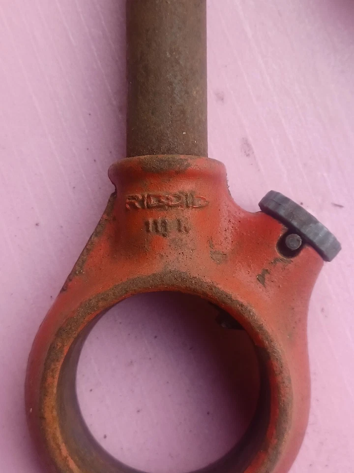 Vintage tools Pipe Threader Tool Ridget Different Size Bits 2. 1/2 And 1. 3/4 - Image 2 of 4
