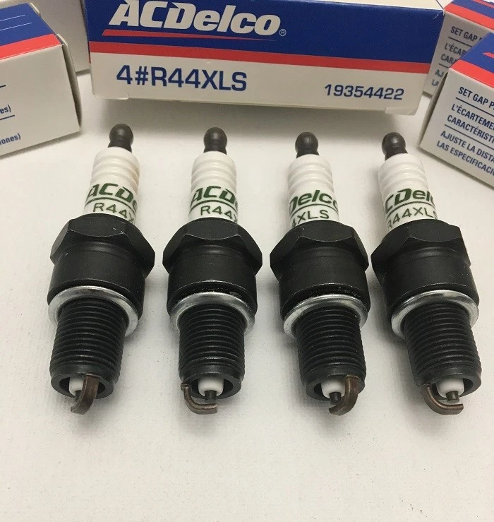 Bujías convencionales AC Delco R44XLS - Paquete de 4 bujías Foto 2 de 2