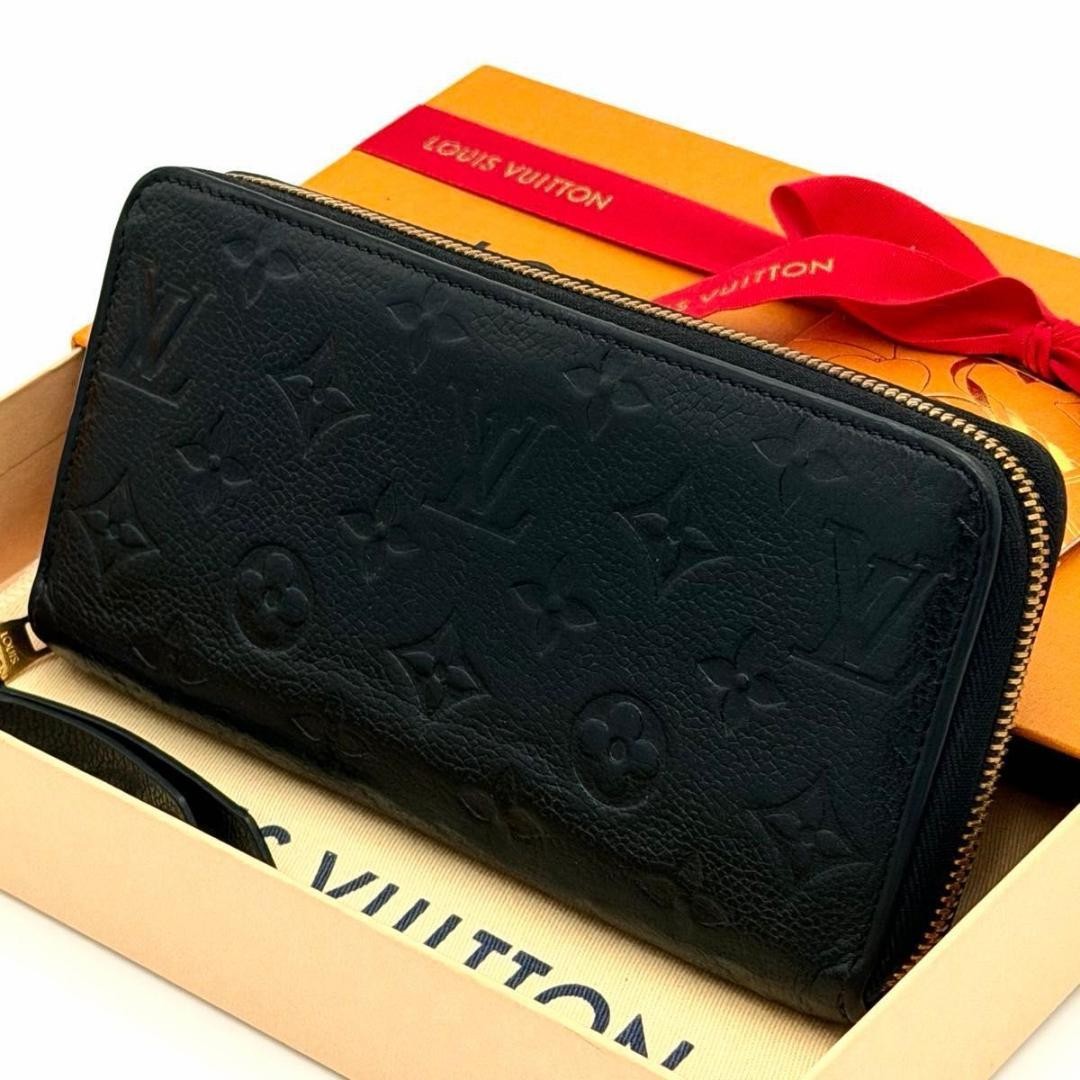 Extremely Beautiful Condition Vuitton Monogram Em… - image 2