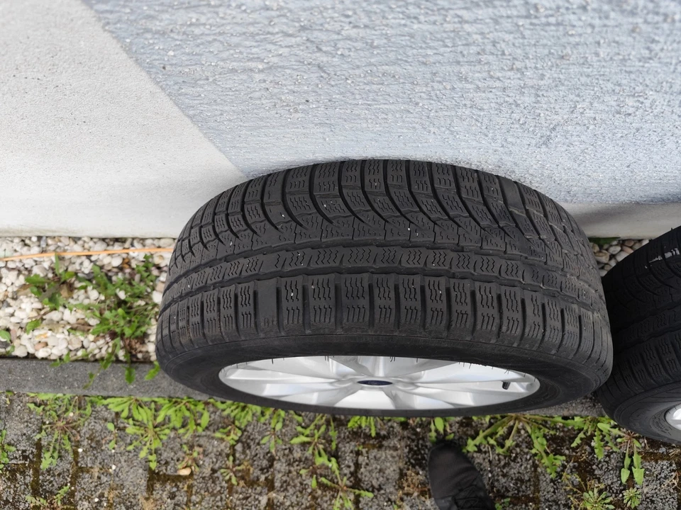 Winterreifen original Ford Alufelgen mit Nokian Reifen - Bild 3 von 4