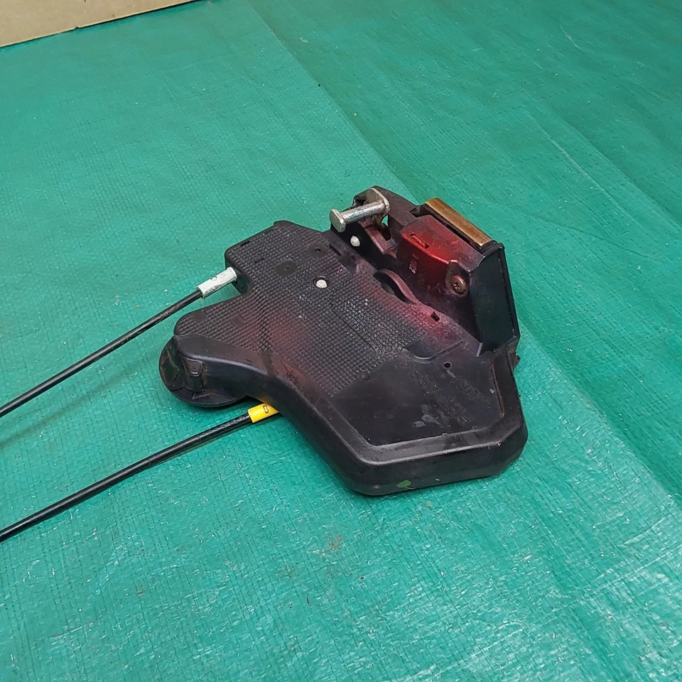 Actuador de cierre de cerradura de puerta trasera derecha Toyota Corolla 2002-2004 OEM 69050-02091 Foto 4 de 4