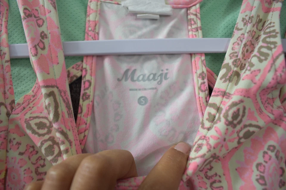 Camiseta sin mangas Maaji Racerback pequeña rosa verde malla perforada nailon spandex Foto 4 de 4