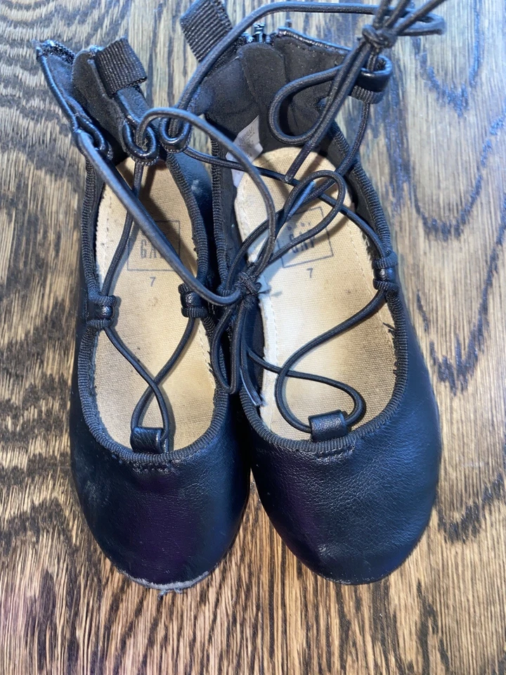 Pisos de ballet Baby Gap de cuero sintético negros talla 7 buen estado $30 estilo otoño Foto 4 de 4