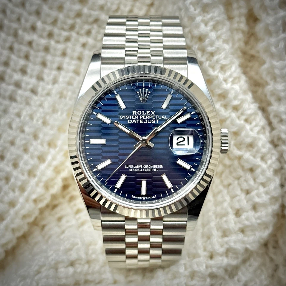 Rolex Datejust 126234 36 esfera azul acanalada motivo jubileo descontinuado | Completo Foto 2 de 4