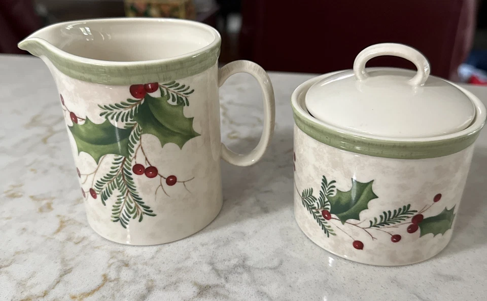 Crema y azucarero vintage Lenox Holiday Gatherings Holiday Berry con descuento Foto 2 de 4