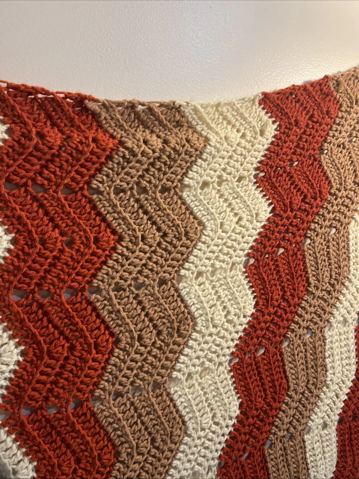 Manta Chevron de ganchillo afgana 45”x 65” hecha a mano Foto 4 de 4