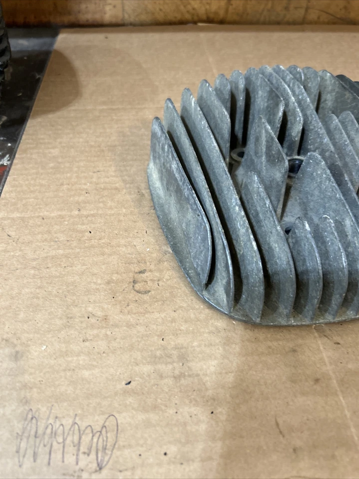 Suzuki RM250 1977 OEM culata Foto 3 de 4