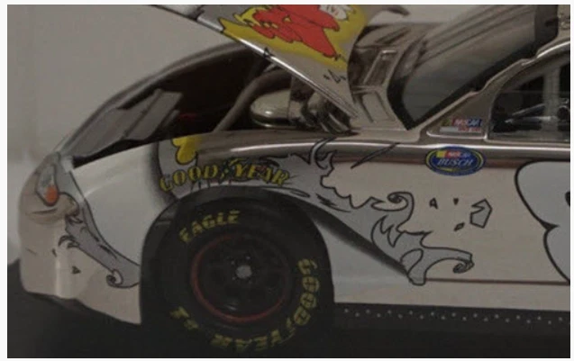 Acción 2002 Dale Earnhardt Jr #8 Looney Tunes cromo Chevy 1/24 NASCAR fundido a presión Foto 3 de 4