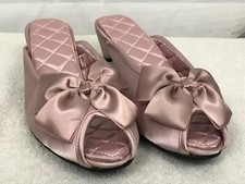 Zapatillas de lujo Luxe Me Now Tryst rosa rubor satinado espuma viscoelástica