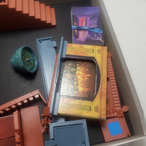 1993 13 Dead End Drive Board Game 100% Complete Milton Bradley Mystery Vintage - Picture 4 of 10