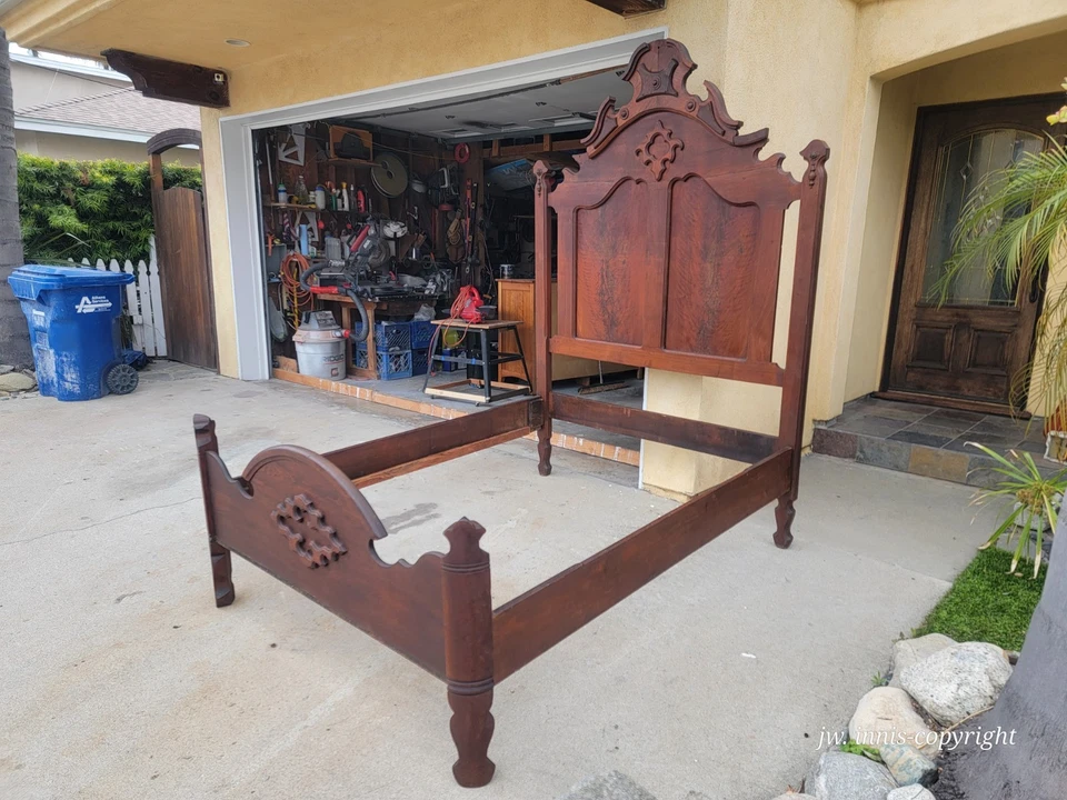 Marco de cama antiguo de cerezo macizo influencia francesa/española Foto 2 de 4