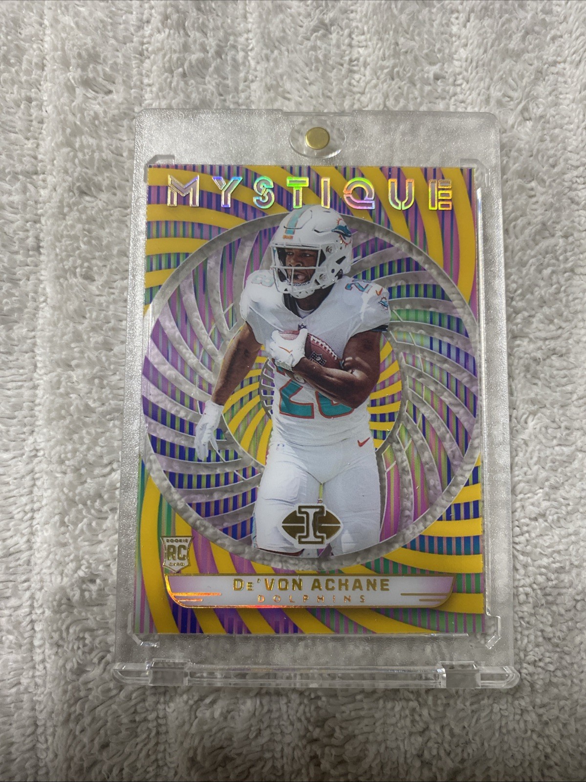 2023 Panini Illusions De'Von Achane Mystique Gold 21/25 #9 RC Miami Dolphins