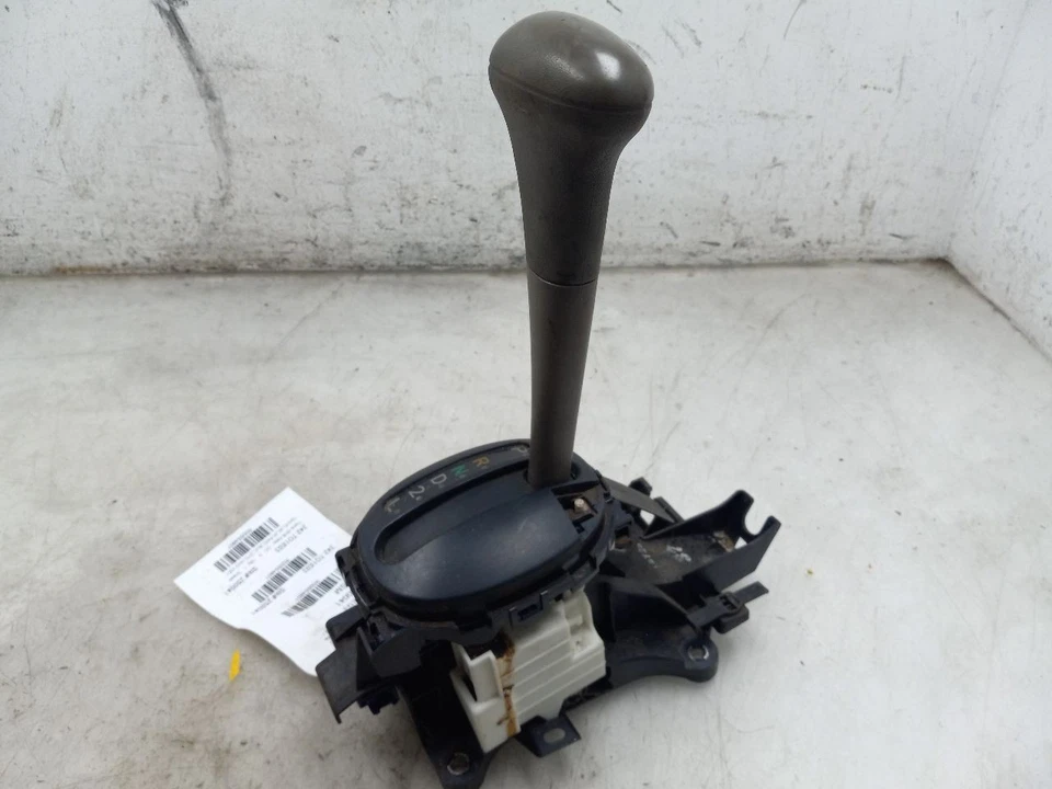 03 TOYOTA ECHO TRANSMISSION SHIFT WITHOUT KEY - Image 2 of 4