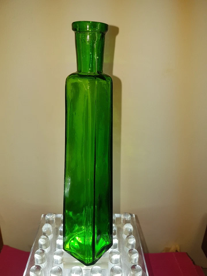 POISON  PYRAMID rare Green Australian Antique Bottle SOUTHERN GOLDFIELDS 1880's - image 3 of 4