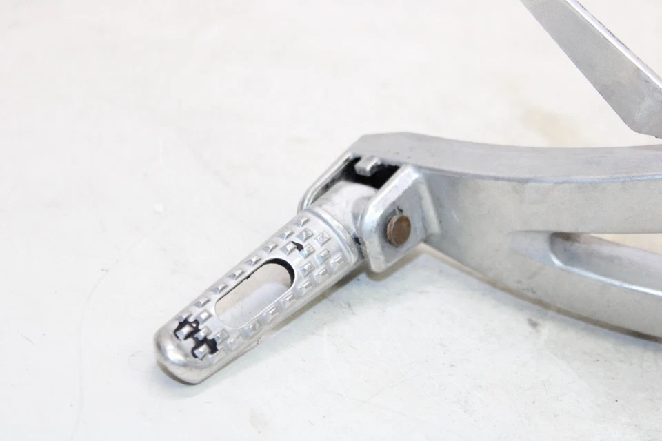 05-23 HONDA CBR600RR OEM CLAVIJA TRASERA DERECHA PASAJERO Foto 2 de 4