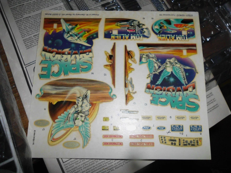 Revell 07521 kit Ford Aeromax 106 1:24 space division tom alien - Immagine 4 di 4