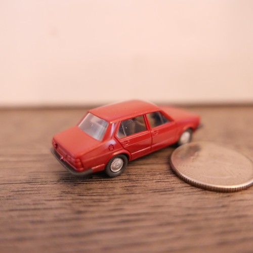 Micro WIKING Ho 1/87 VW Volkswagen Jetta Red Inside Black - Picture 2 of 2