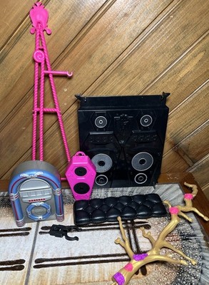 Monster High Doll Freaky Fusion Catacombs Castle Accessory & Others Speaker 2004