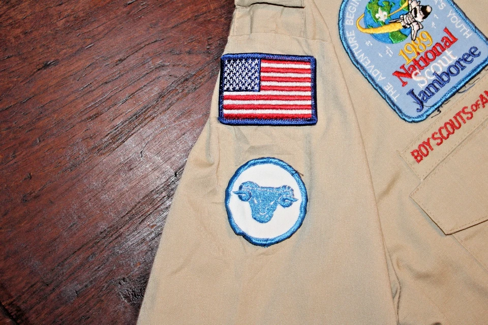 Boy Scouts of America BSA Men's Shirt Tan Medium Sewn Patches Short Sleeve - Image 3 of 4