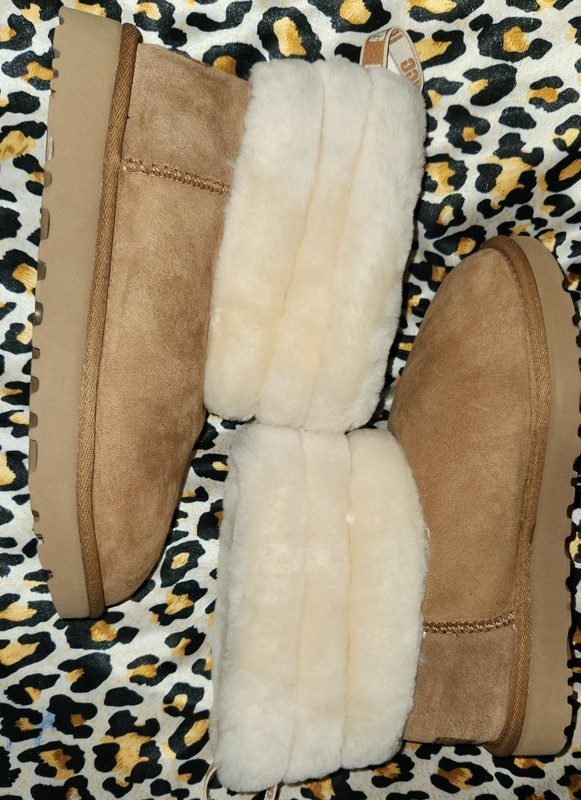 UGG Australia Women's Brown Suede Sheepskin Lined Boots Size 6 NEW 