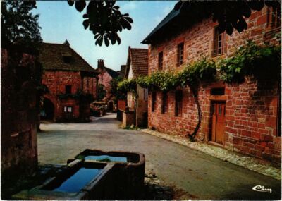CPM Collonges-la-Rouge - Vieil Trouvoir et l'Ecole Artisanale (1060388)