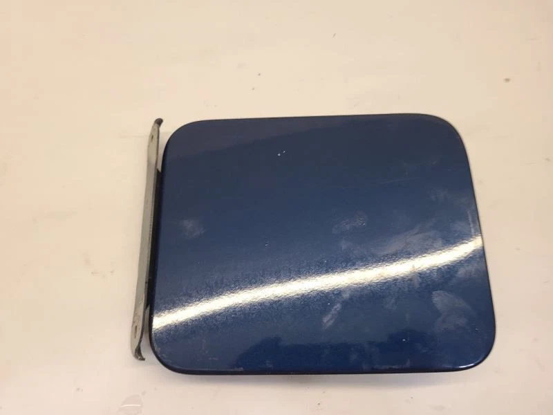 Nissan Versa 2013-2019 puerta de llenado de combustible azul Foto 2 de 4