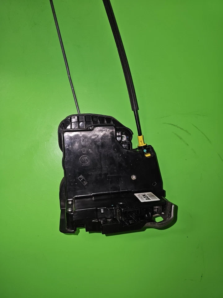 Cadillac XTS 2013-2019 actuador de cierre de cerradura de puerta delantera derecha OEM Foto 4 de 4