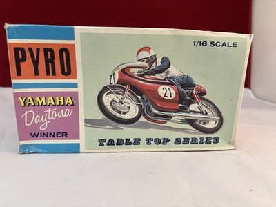 PYRO YAMAHA DAYTONA WINNER 1/16 SCALE W/BOX & INSTRUCTIONS M154-125