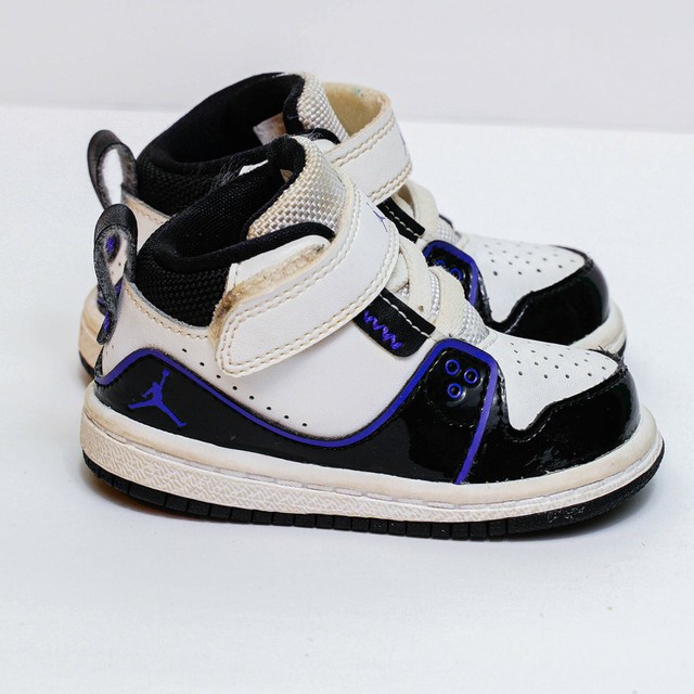 emerald green jordan 1