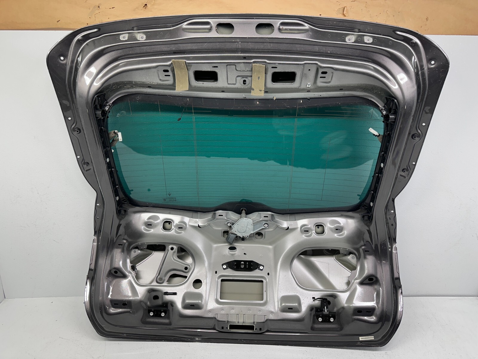 2017-2024 MASERATI LEVANTE REAR TRUNK LID TAILGATE SHELL w/ Glass Heat OEM M161