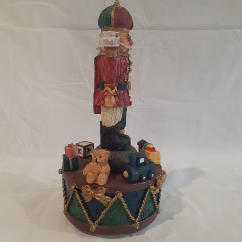 Windsor Collection Musical Nutcracker 9 inch - Picture 5 of 10